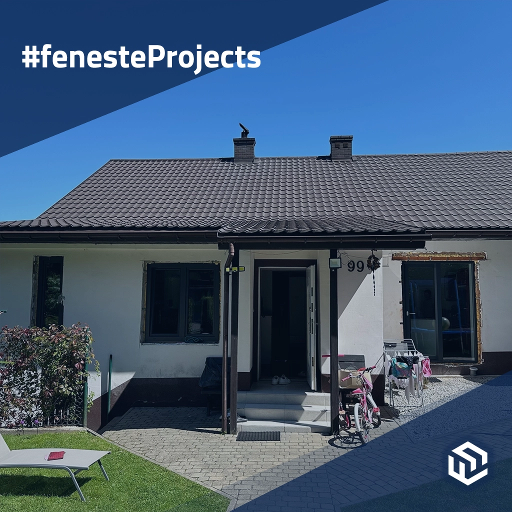 Petite maison individuelle avec fenêtres en gris anthracite projets profiles-de-fenetre    