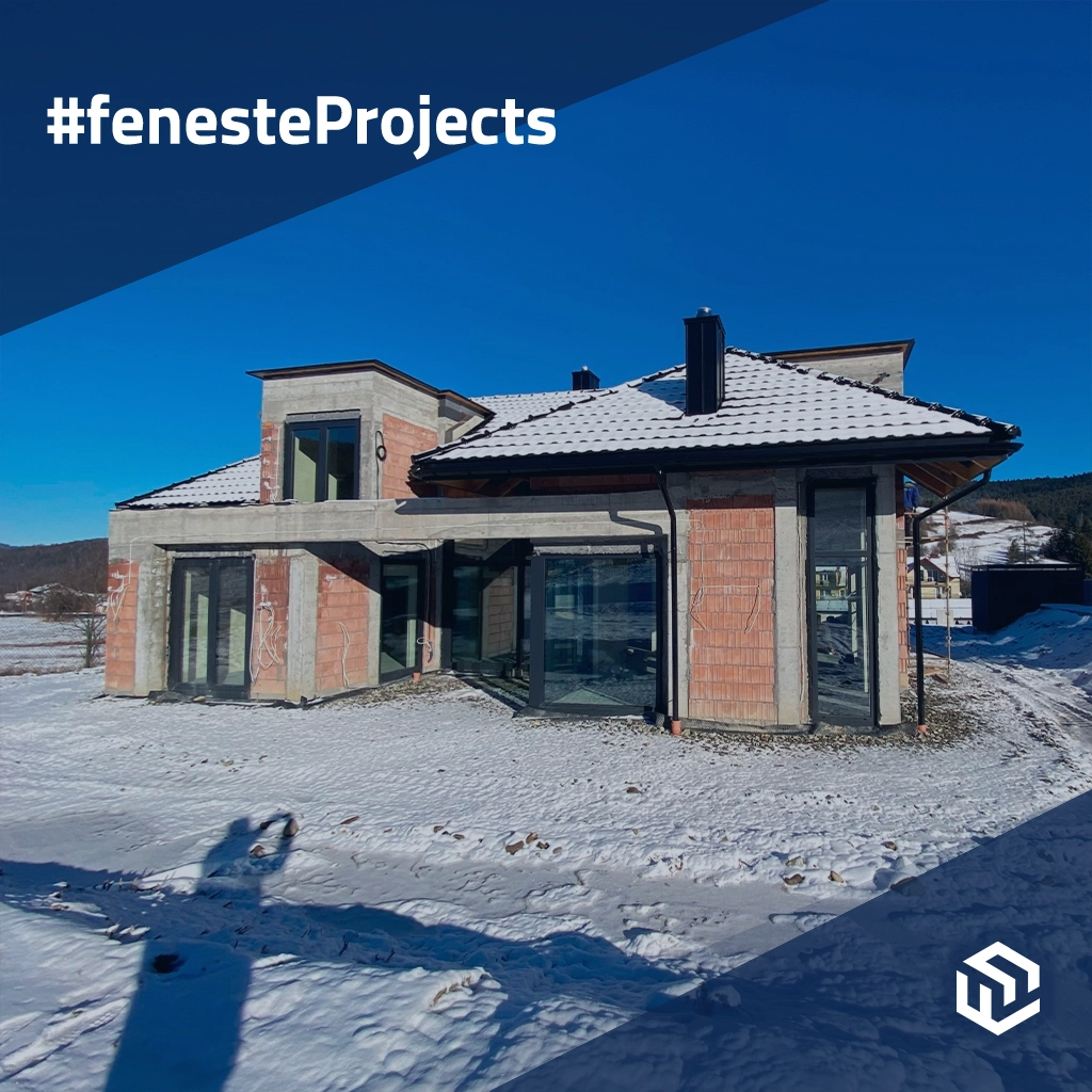 Maison économe en énergie avec un design moderne et un garage projets petite-maison-individuelle-avec-fenetres-en-gris-anthracite    